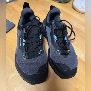 Adidas Terrex Women’s Sz 7